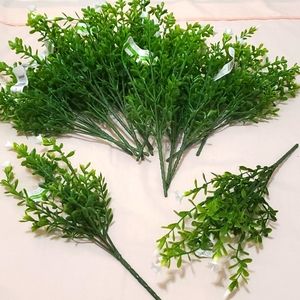 - 19 Plastic Bush Picks with White Flowers